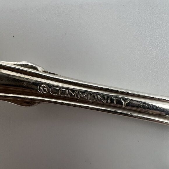 Oneida COMMUNITY SILVER SHELL Silverplate Sugar Spoon (1) 6 Inches - Picture 7 of 7